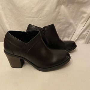 Earth black leather ankle boots 7.5 NWT